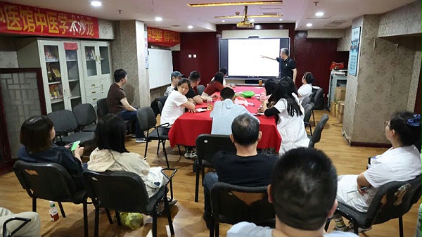 汉方神农中医馆开展中药材鉴别专项培训，筑牢道地药材质量根基2